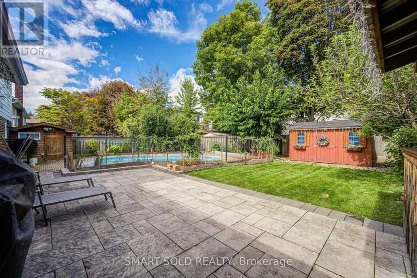 24 Hamilton Hall Drive — photo 30 of 32