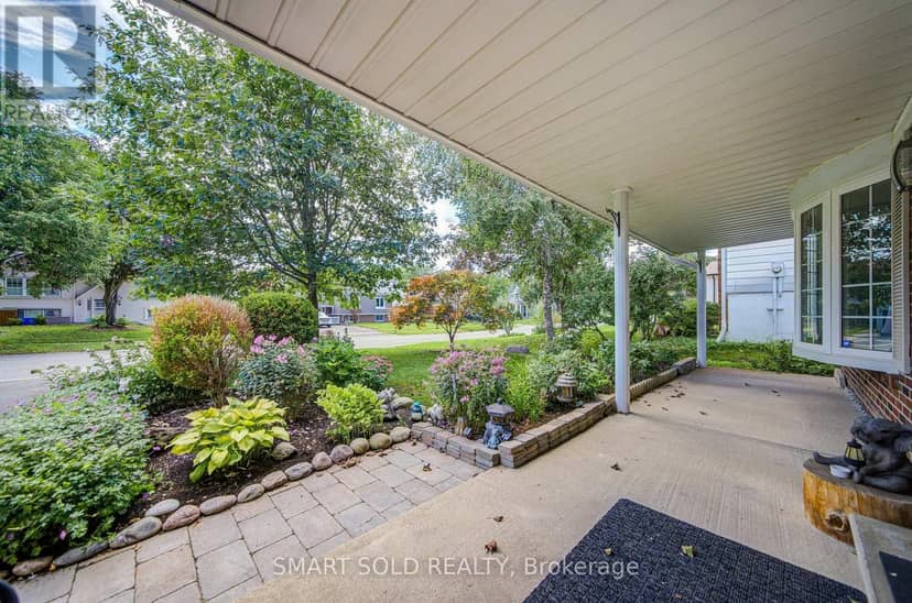 24 Hamilton Hall Drive — photo 4 of 32