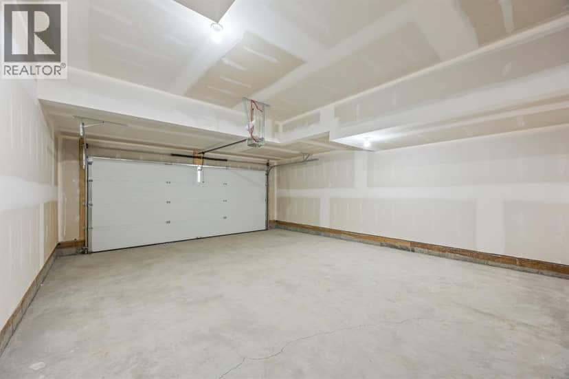 112 Greenwich Drive NW — photo 9 of 40
