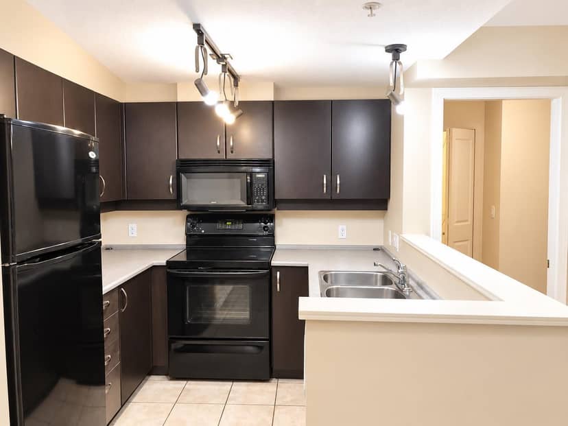 3F 10866 CITY PARKWAY, Surrey