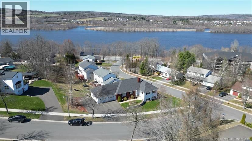 15 Talisman Crescent — photo 1 of 40