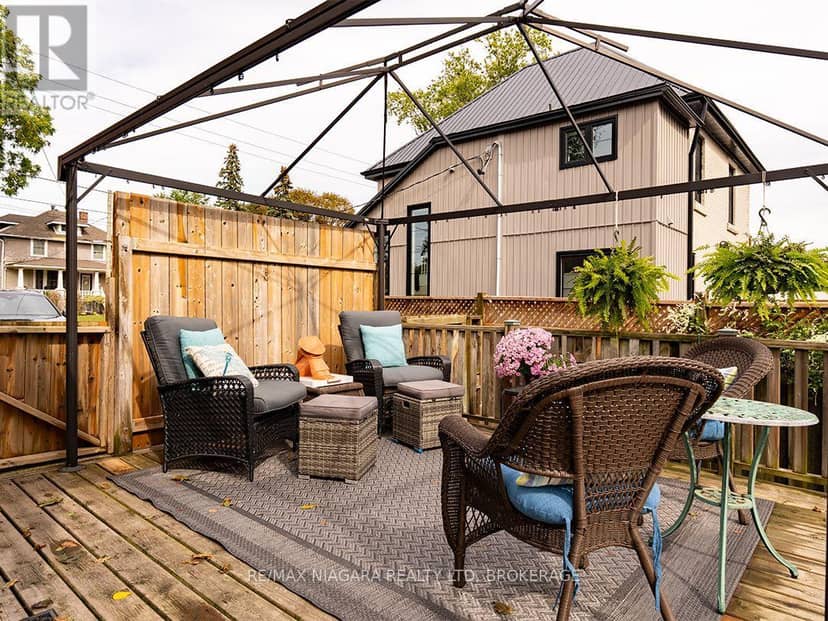 310 Clarence Street — photo 17 of 25