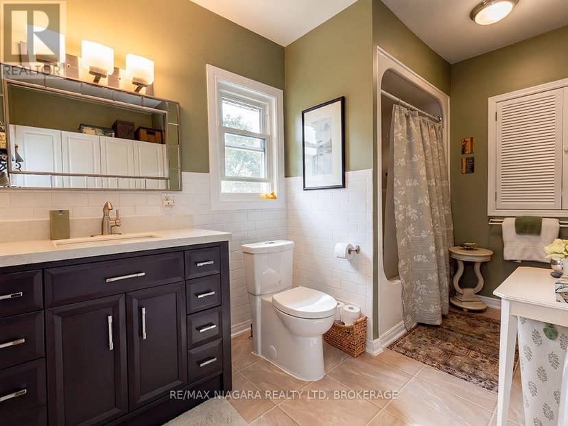 310 Clarence Street — photo 14 of 25