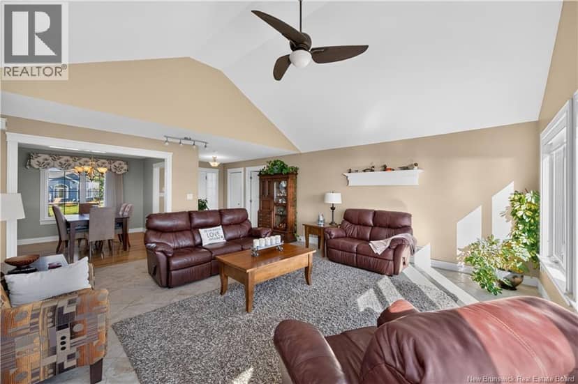 3 Helene Road — photo 10 of 40