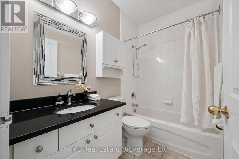 207 - 60 Wyndham Street S — photo 33 of 40
