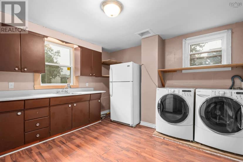 2455 Gladstone Street — photo 10 of 40
