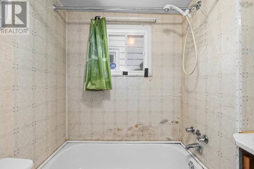 2455 Gladstone Street — photo 15 of 40