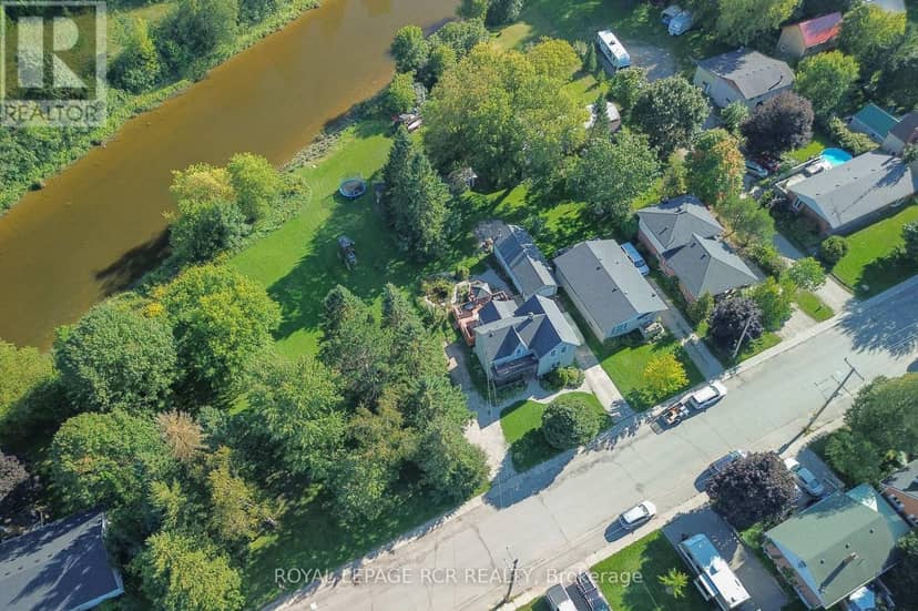 103 Amaranth St E — photo 2 of 38