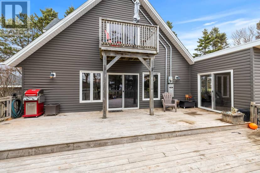 16 Levine Lane — photo 2 of 40