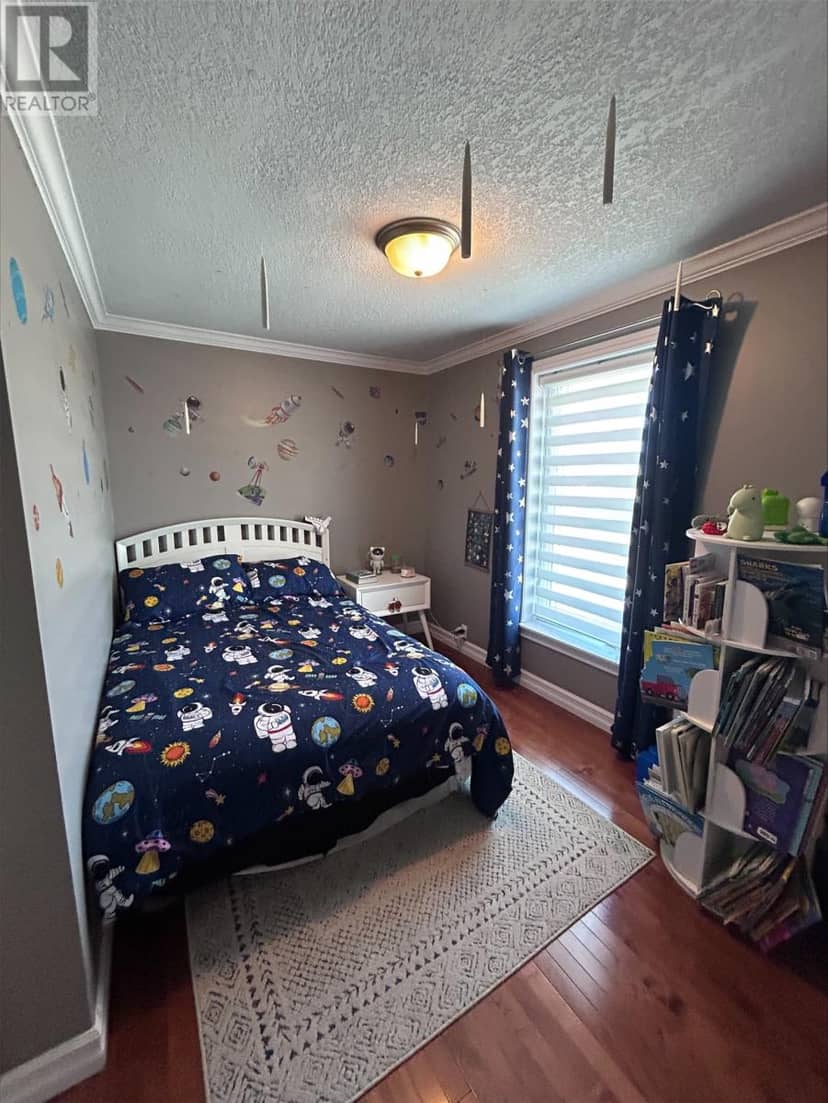 1 Elizabeth Avenue — photo 17 of 19