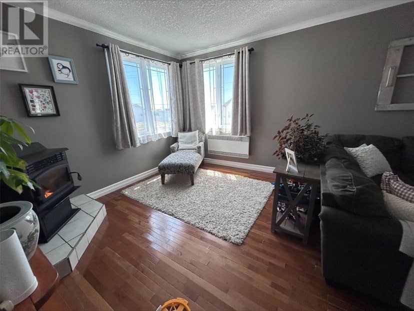 1 Elizabeth Avenue — photo 9 of 19