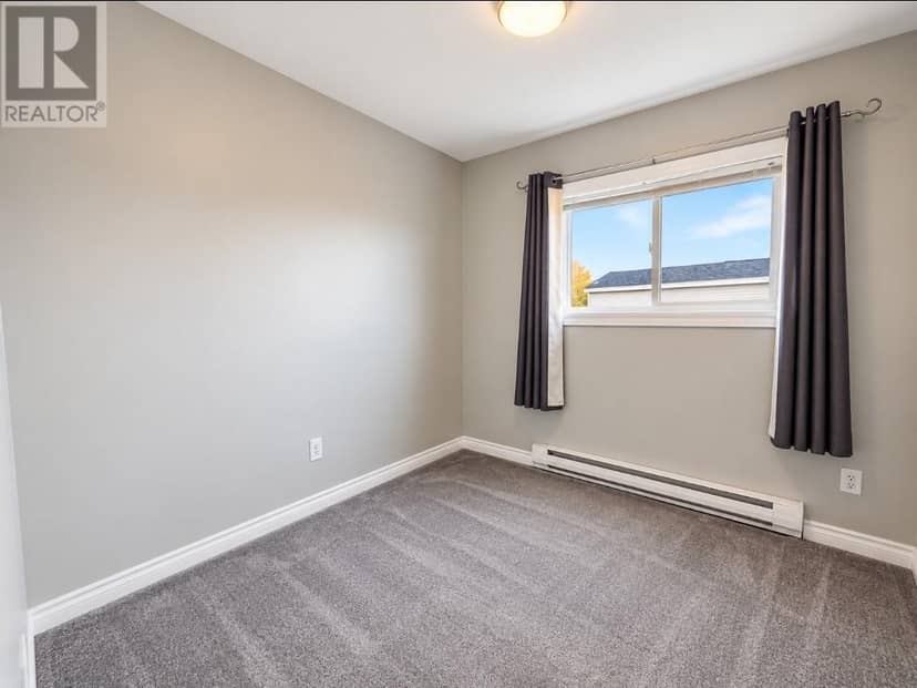 5 Squires Avenue — photo 13 of 16