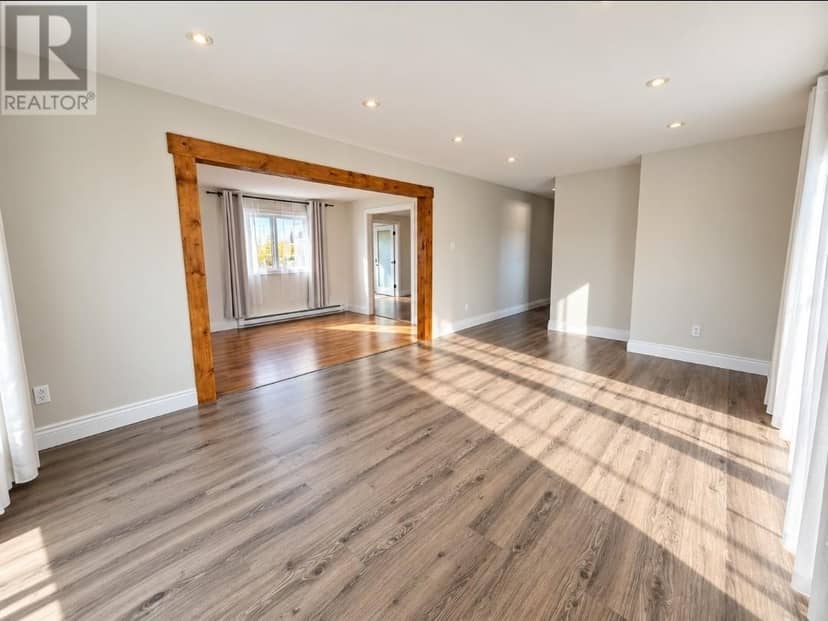 5 Squires Avenue — photo 9 of 16