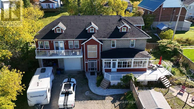 284 Fifth Avenue, Cochrane, photo 2