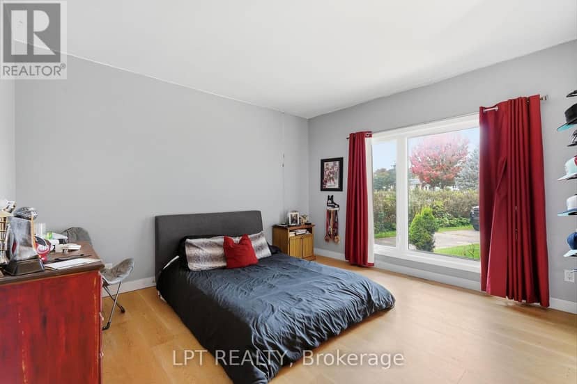 31 Carillon Crescent — photo 12 of 32
