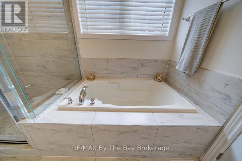 43 Fawndale Crescent — photo 15 of 40