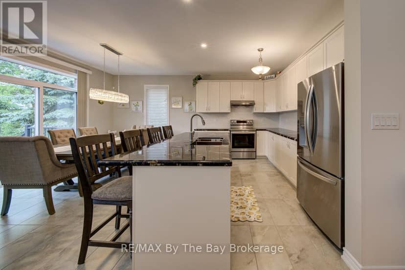 43 Fawndale Crescent — photo 18 of 40