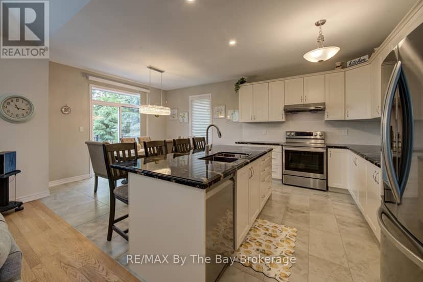 43 Fawndale Crescent — photo 19 of 40