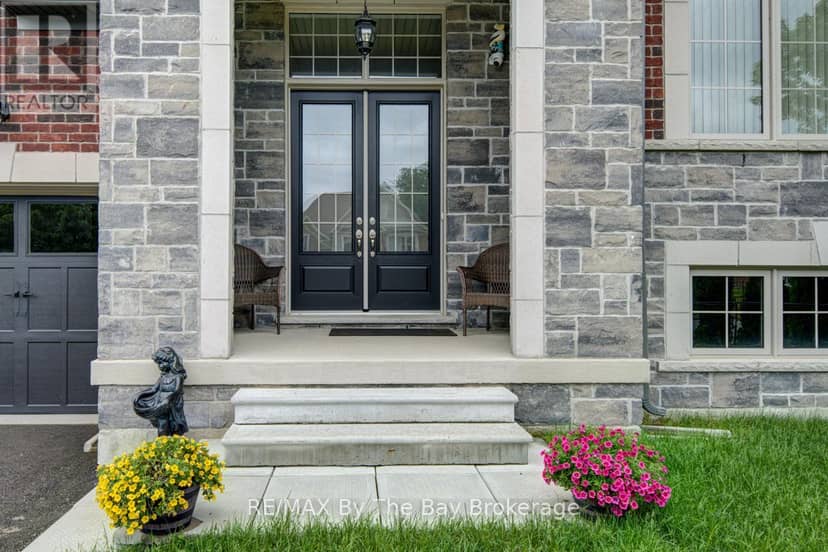 43 Fawndale Crescent — photo 3 of 40