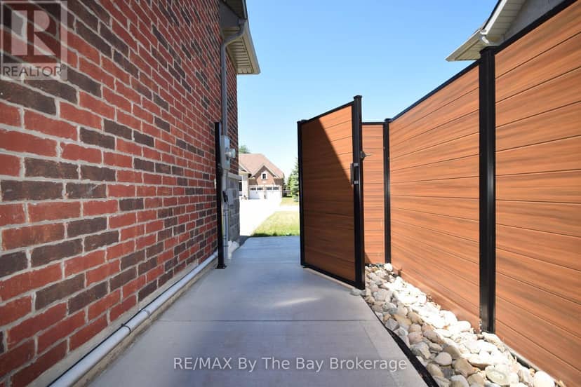43 Fawndale Crescent — photo 36 of 40