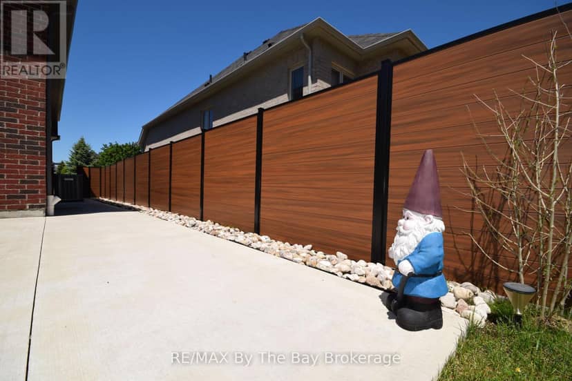 43 Fawndale Crescent — photo 37 of 40