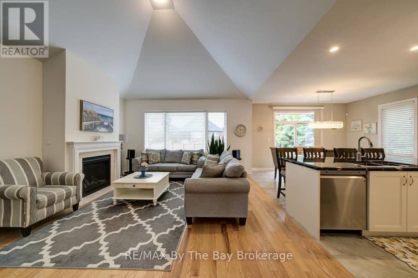 43 Fawndale Crescent — photo 4 of 40