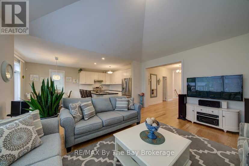 43 Fawndale Crescent — photo 5 of 40