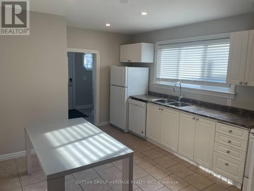 236 McNaughton Avenue, Oshawa, photo 3
