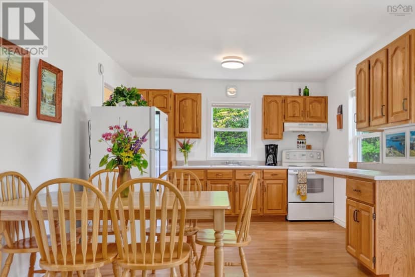3653 West Bay Road — photo 3 of 23