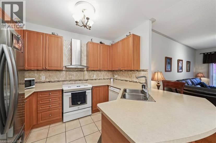 52 MISTYCREEK Crescent — photo 6 of 40