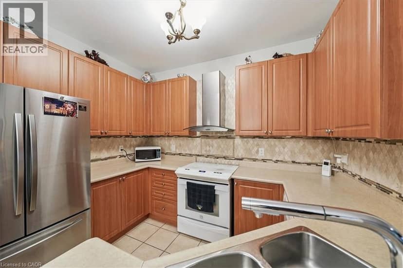 52 MISTYCREEK Crescent — photo 7 of 40