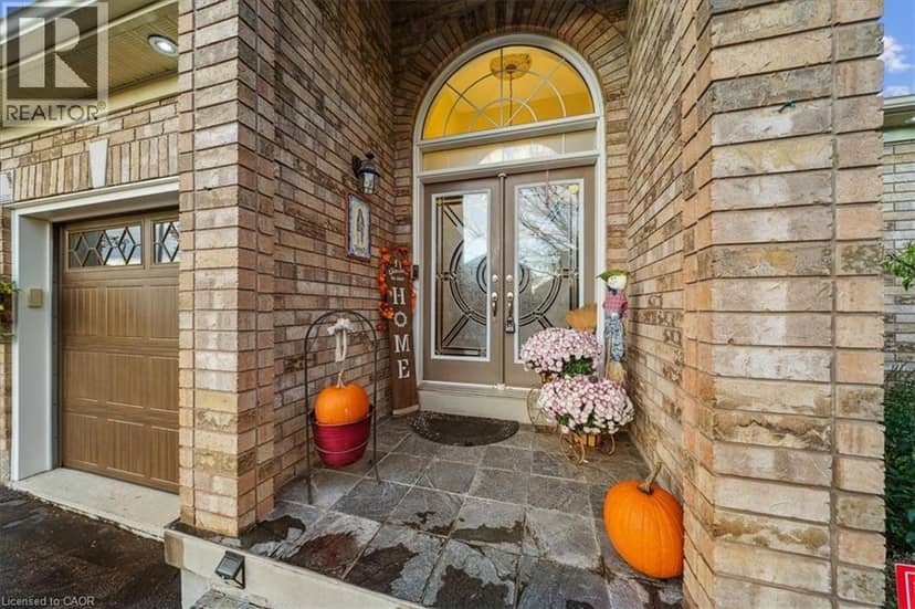 52 MISTYCREEK Crescent — photo 2 of 40
