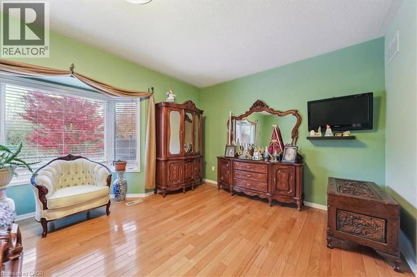 52 MISTYCREEK Crescent — photo 18 of 40