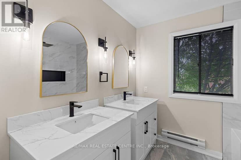 1030 Yonge Street S — photo 16 of 40