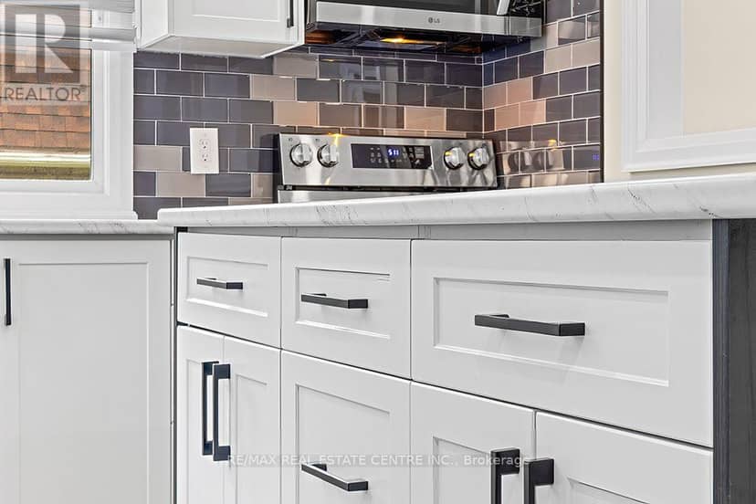 1030 Yonge Street S, Brockton, photo 7