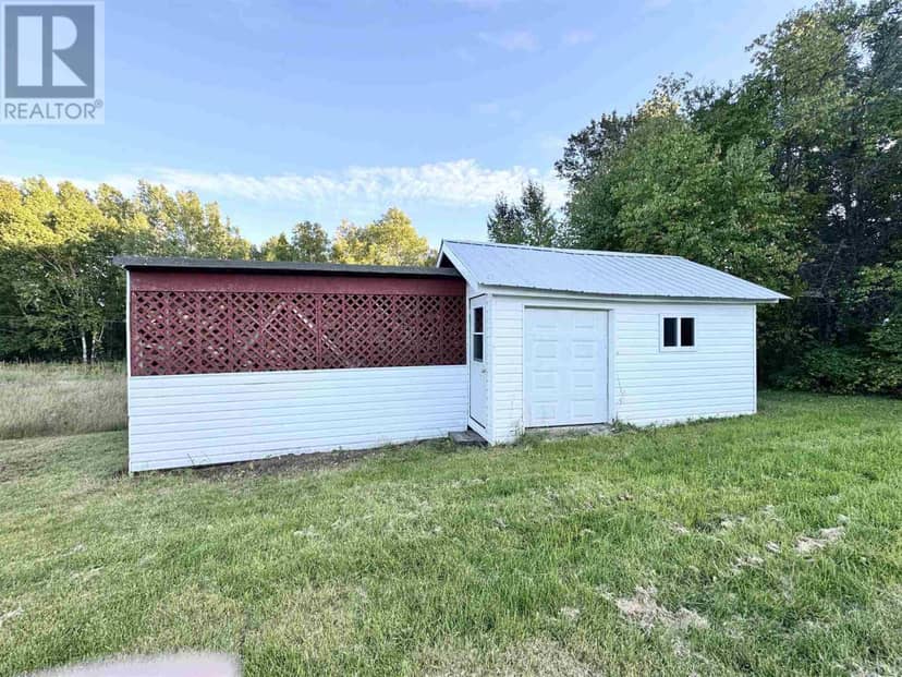 3 Fontaine DR — photo 18 of 22