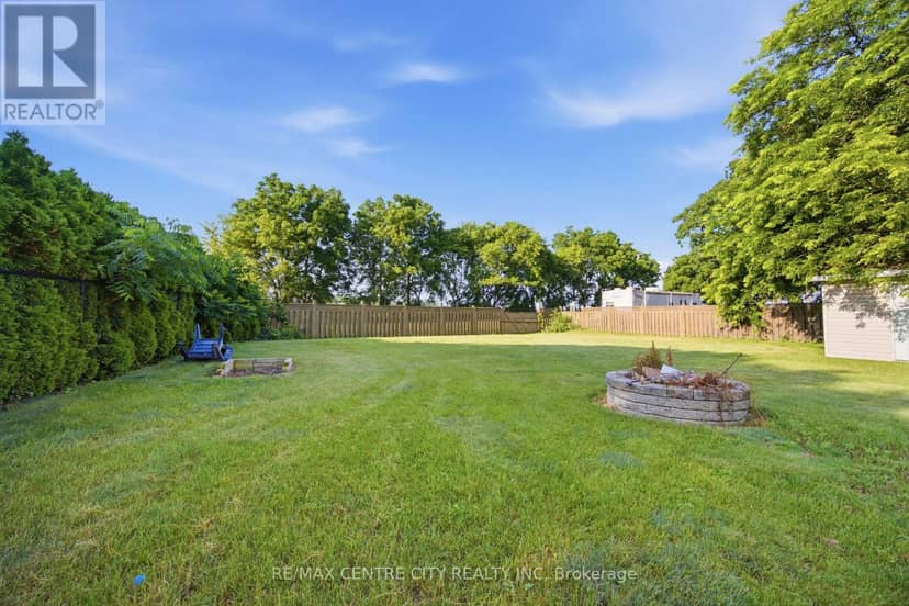 303 Simcoe Street — photo 31 of 40