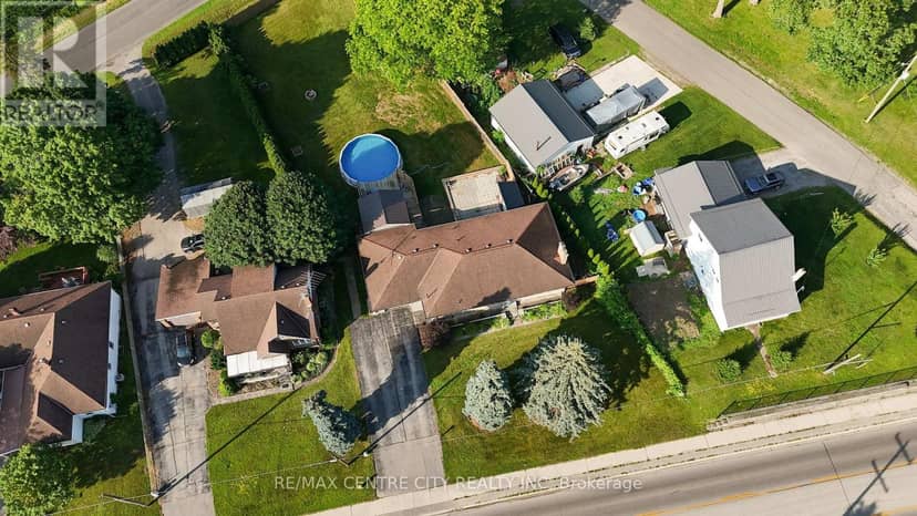 303 Simcoe Street — photo 38 of 40
