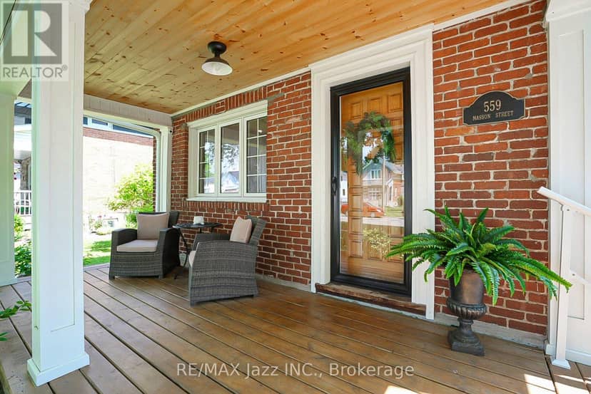 559 Masson Street — photo 3 of 22