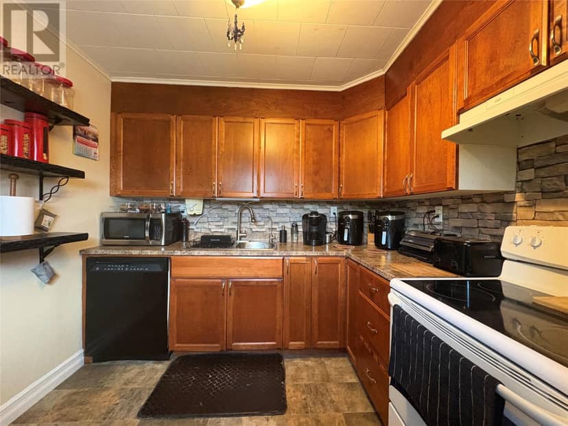 914 Main Street — photo 2 of 27