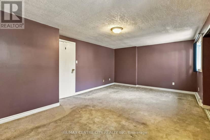 78 - 159 Sandringham Crescent — photo 14 of 23