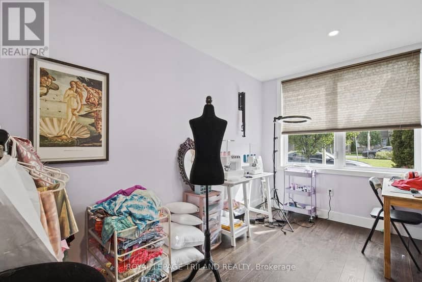 10 - 1960 Dalmagarry Road, London North, photo 4