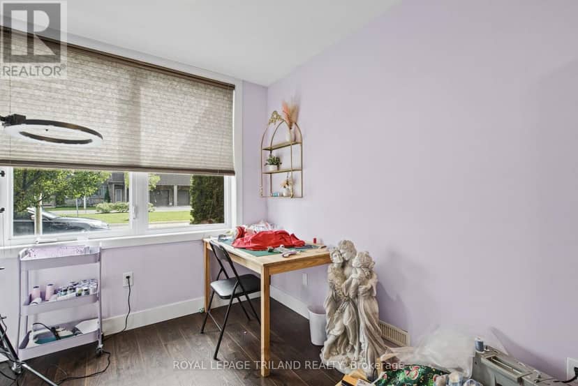 10 - 1960 Dalmagarry Road, London North, photo 5