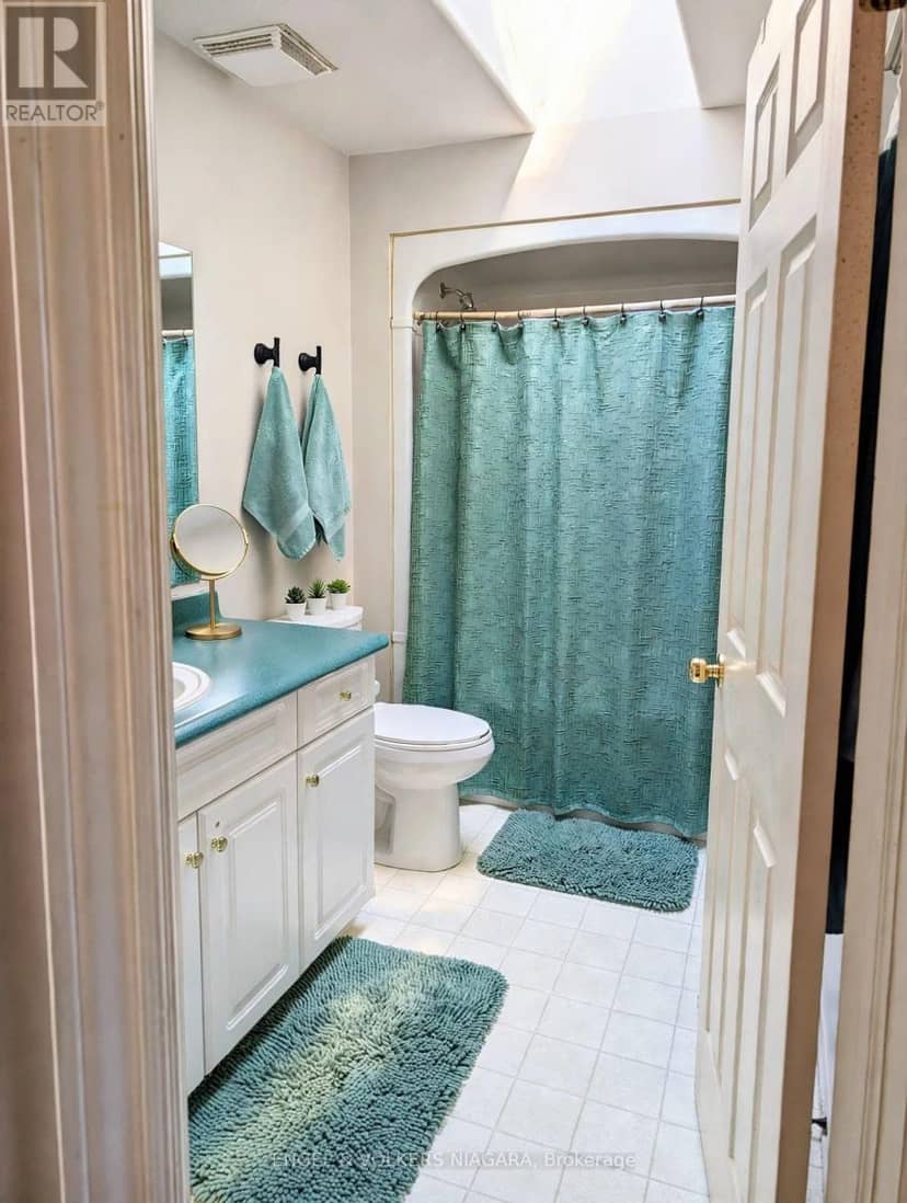 7714 Cortina Crescent — photo 9 of 12