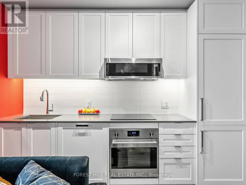 703 - 250 Lawrence Avenue W, Toronto, photo 2