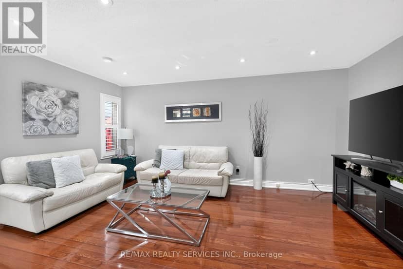 47 Twisted Oak Street — photo 12 of 40