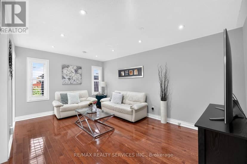 47 Twisted Oak Street — photo 13 of 40