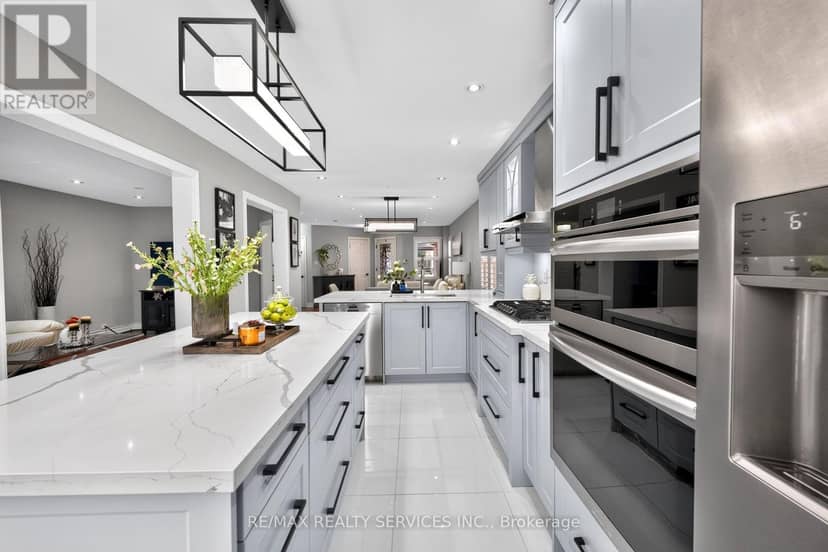 47 Twisted Oak Street — photo 18 of 40