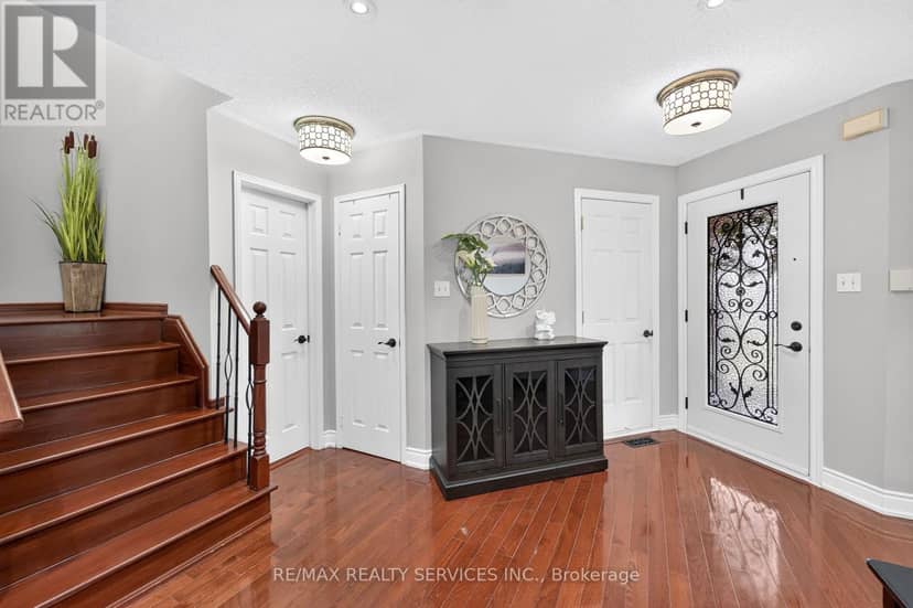 47 Twisted Oak Street — photo 7 of 40