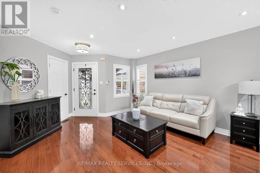 47 Twisted Oak Street — photo 8 of 40